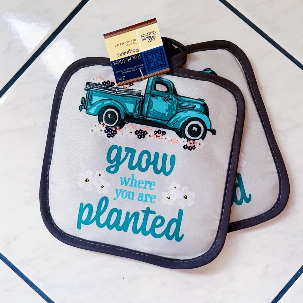 BRAND NEW Matching Pot Holders